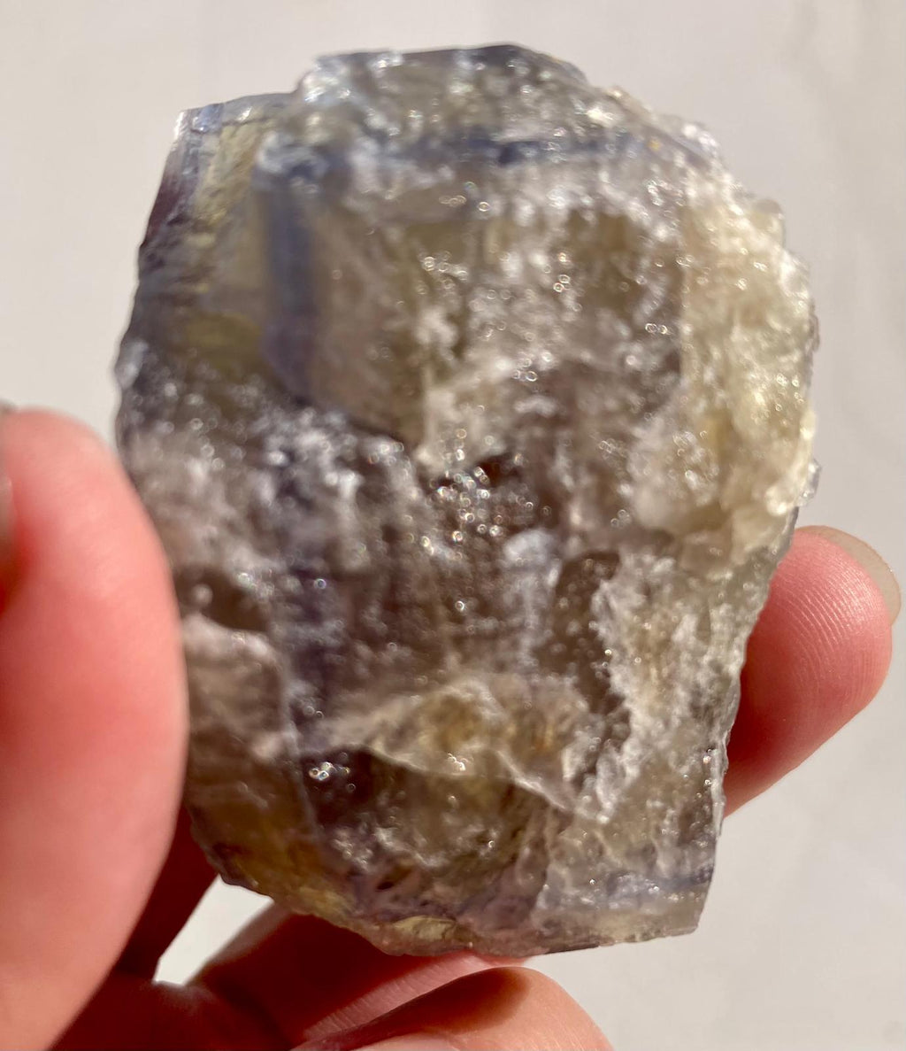 Fluorite Verte à Biréfringence Bleue – La Barre, Auvergne, France