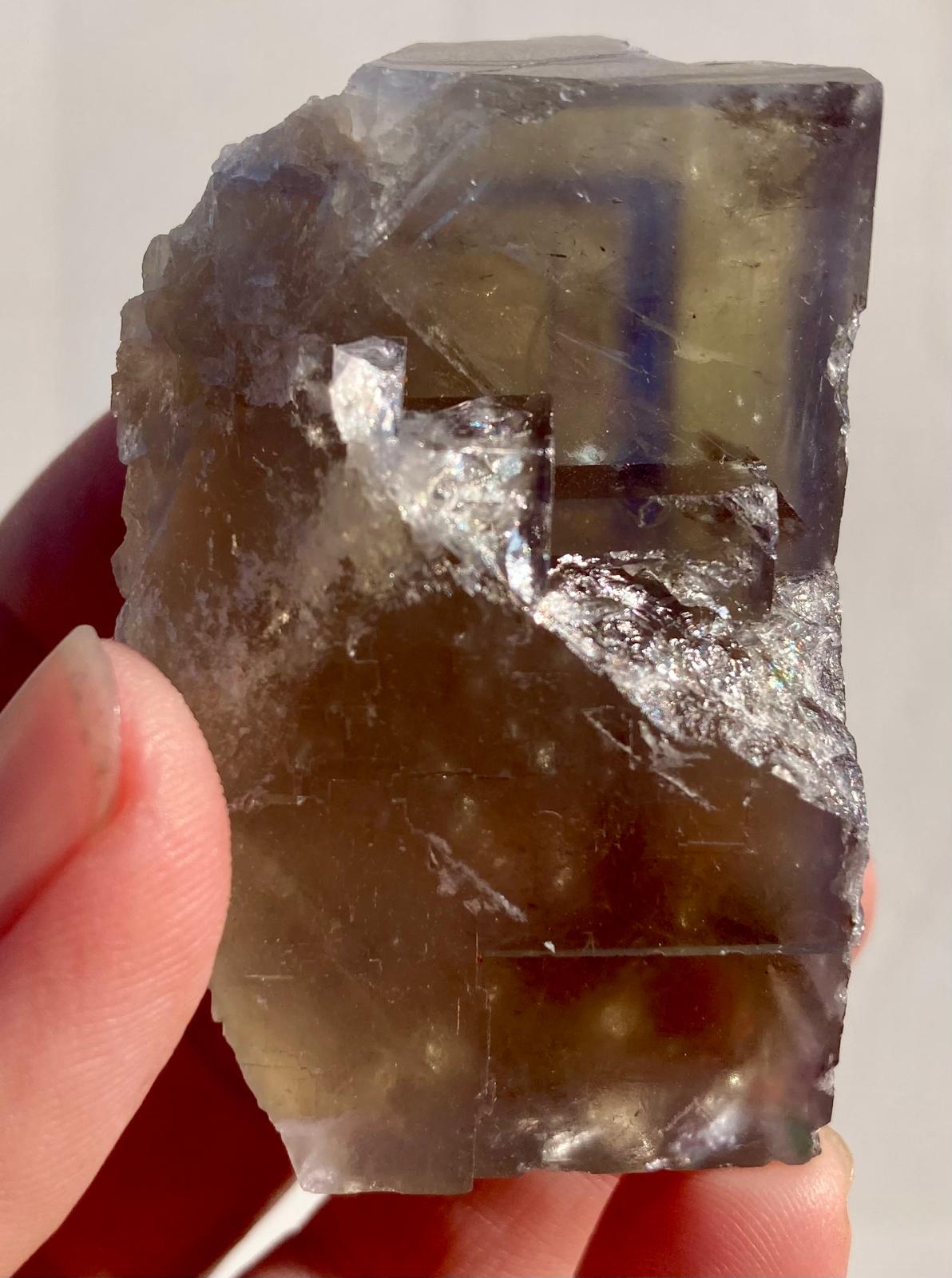Fluorite Verte à Biréfringence Bleue – La Barre, Auvergne, France