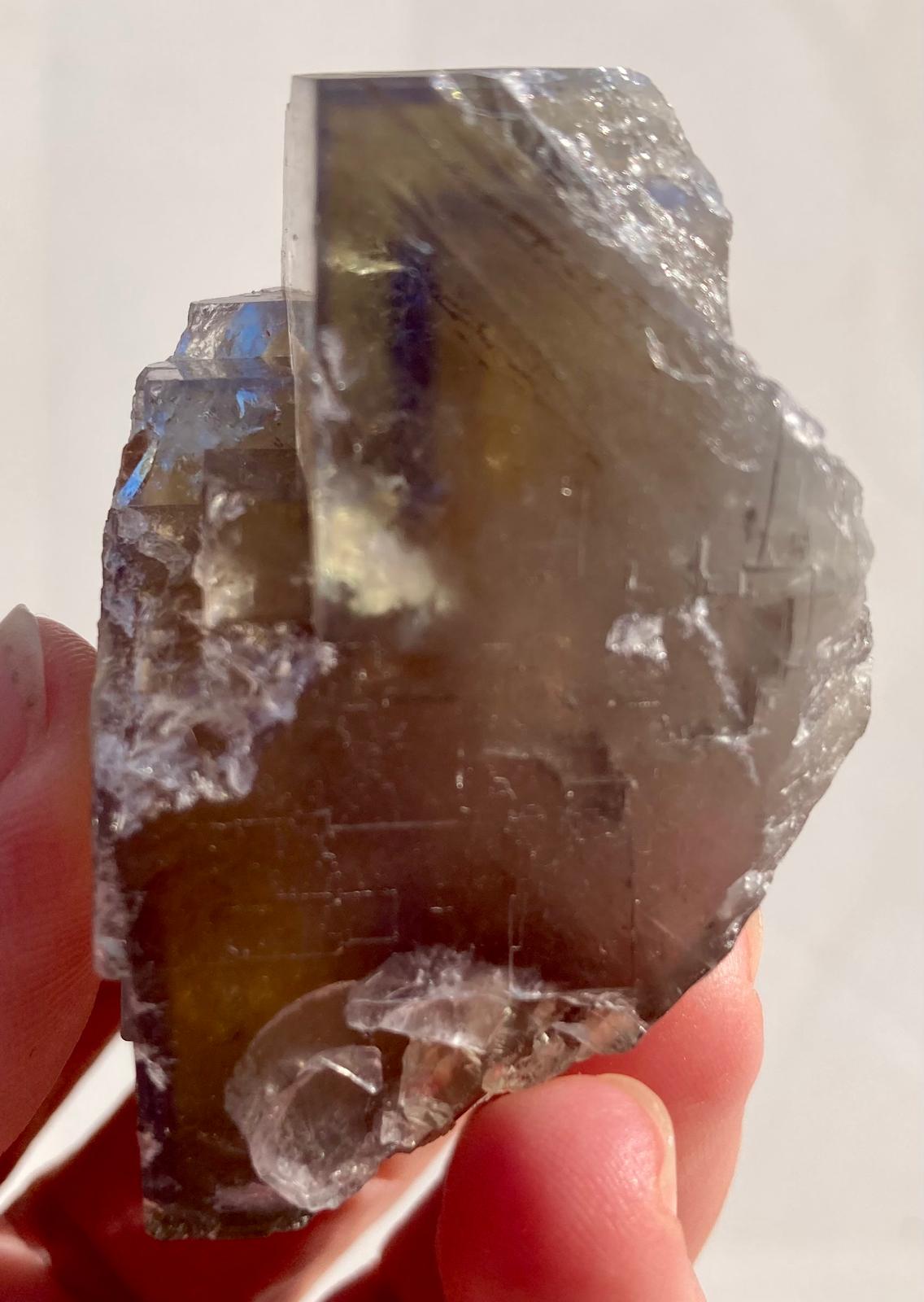 Fluorite Verte à Biréfringence Bleue – La Barre, Auvergne, France