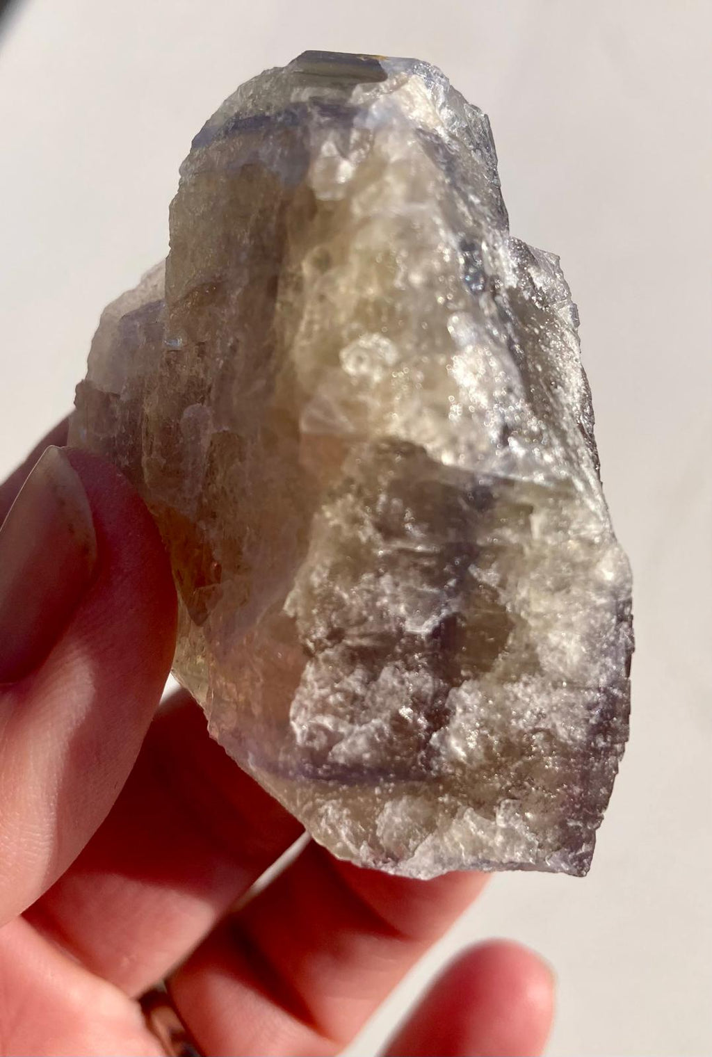 Fluorite Verte à Biréfringence Bleue – La Barre, Auvergne, France