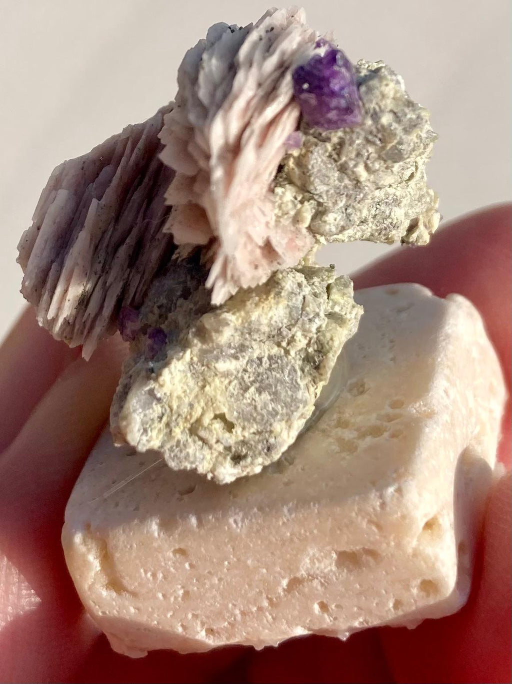 Mini Fluorites Violettes sur Baryte – Saint-Péray, Ardèche, France