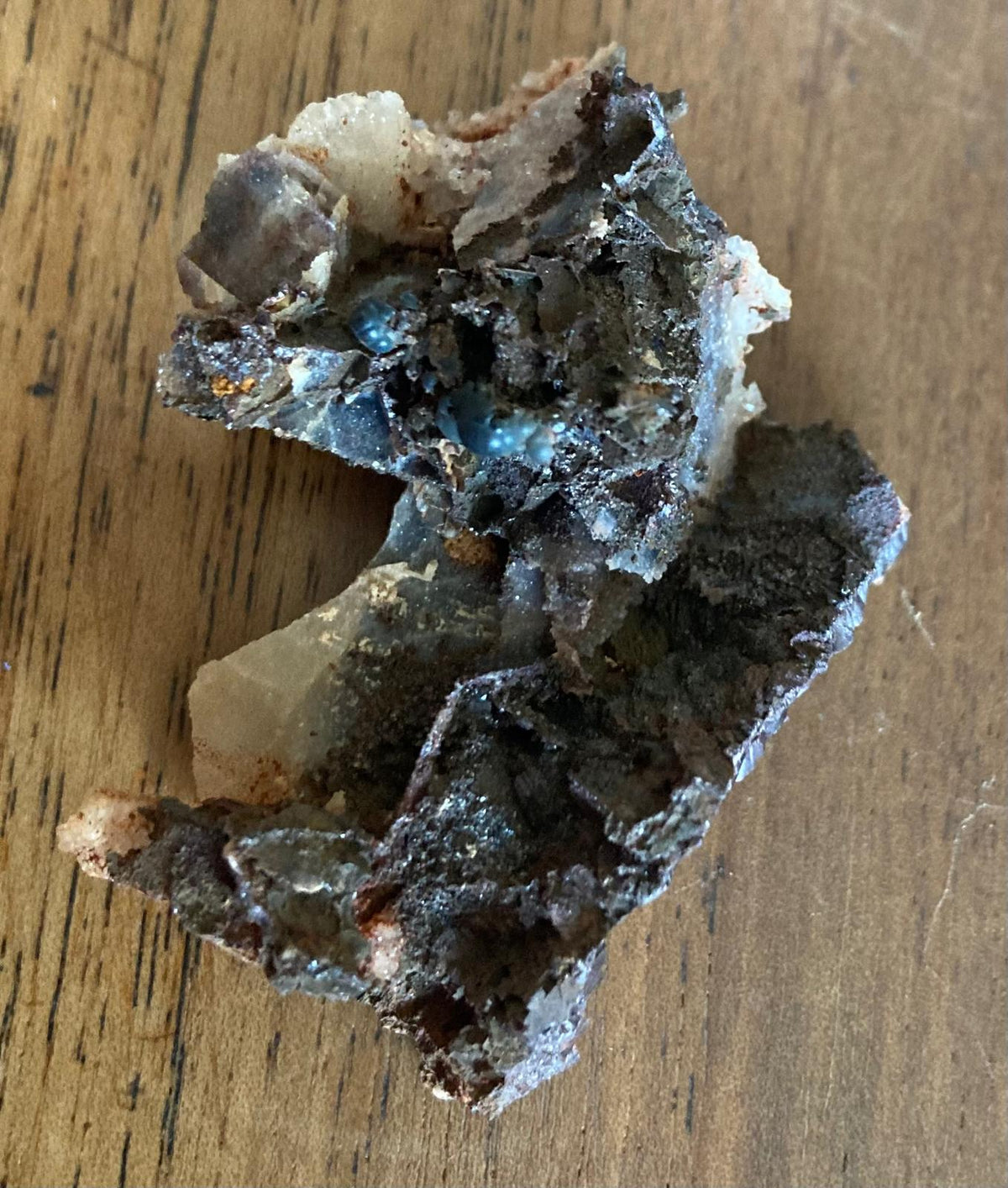 Goethite sur Empreintes de Fluorine – Montroc, Tarn, France